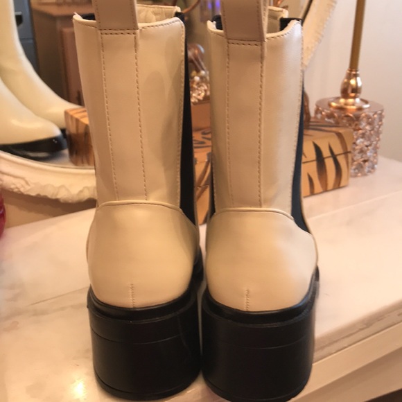 Ladies Essentials ladies boot.   Sz. 6-1/2 - Picture 3 of 5